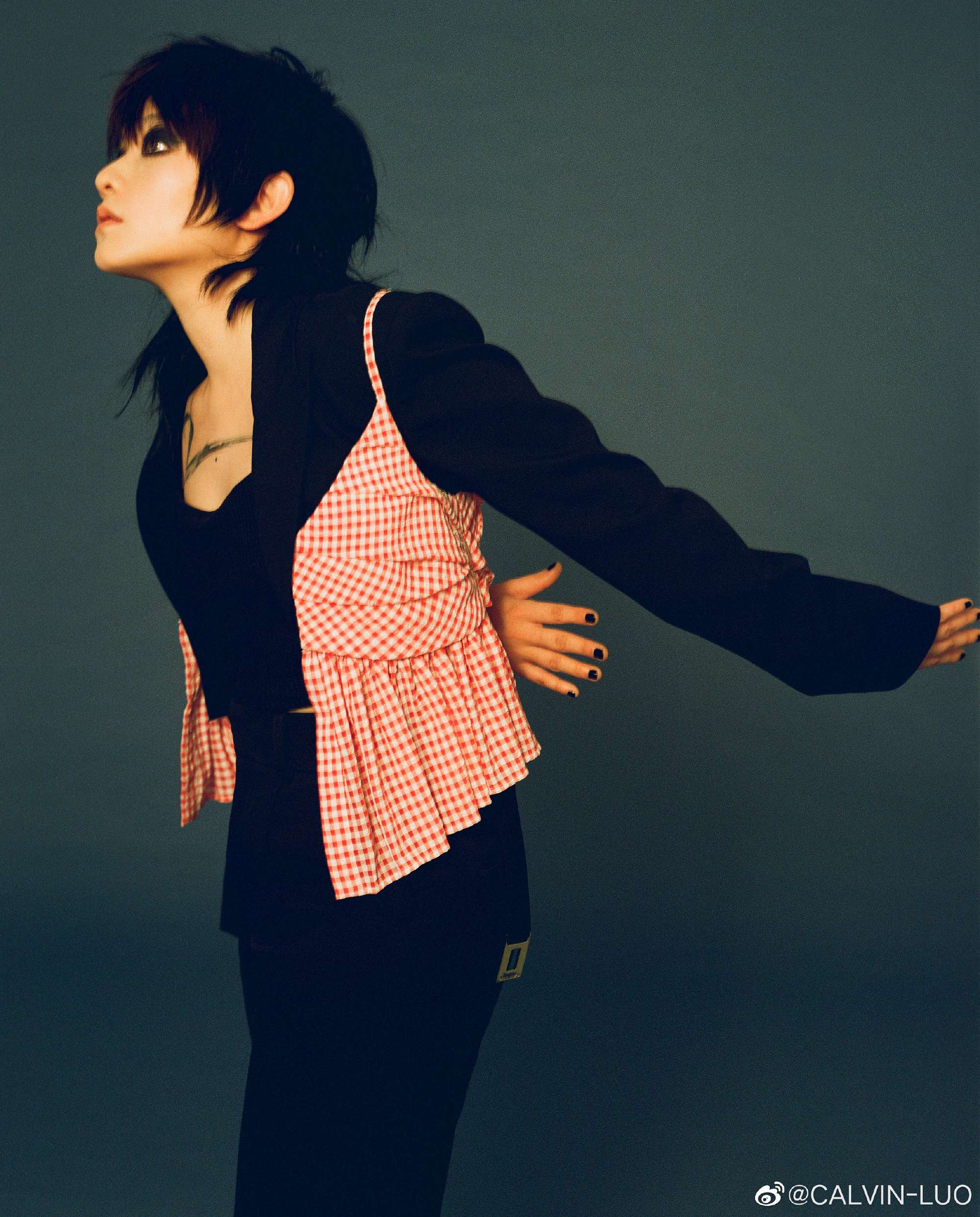 44岁了晓萱轮廓线一丝不改呀