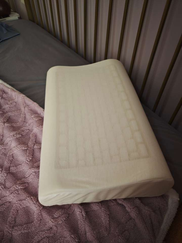 坦白局｜睡觉流口水 + 油皮猫，终于挖到能机洗的本命护颈枕！