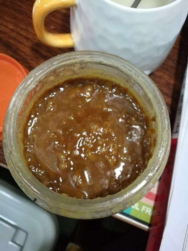 蜂蜜上有一层褐色的东西请问为什么?点开有图,抱歉图很恶心.