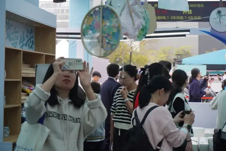 知识无界梦有光 智慧人生绘新章 | 我校参加浙江省暨杭州市全民终身学习活动周(图8) 知识无界梦有光 智慧人生绘新章 | 我校参加浙江省暨杭州市全民终身学习活动周(图8)