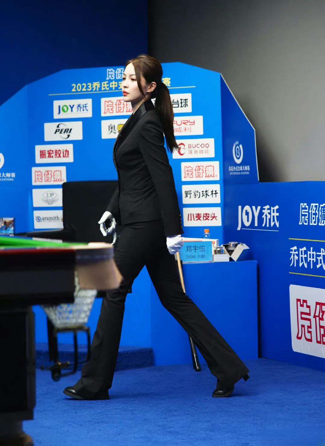 娱乐闪接触 的想法: 台球裁判王钟瑶,一道美丽的风景线! - 知乎