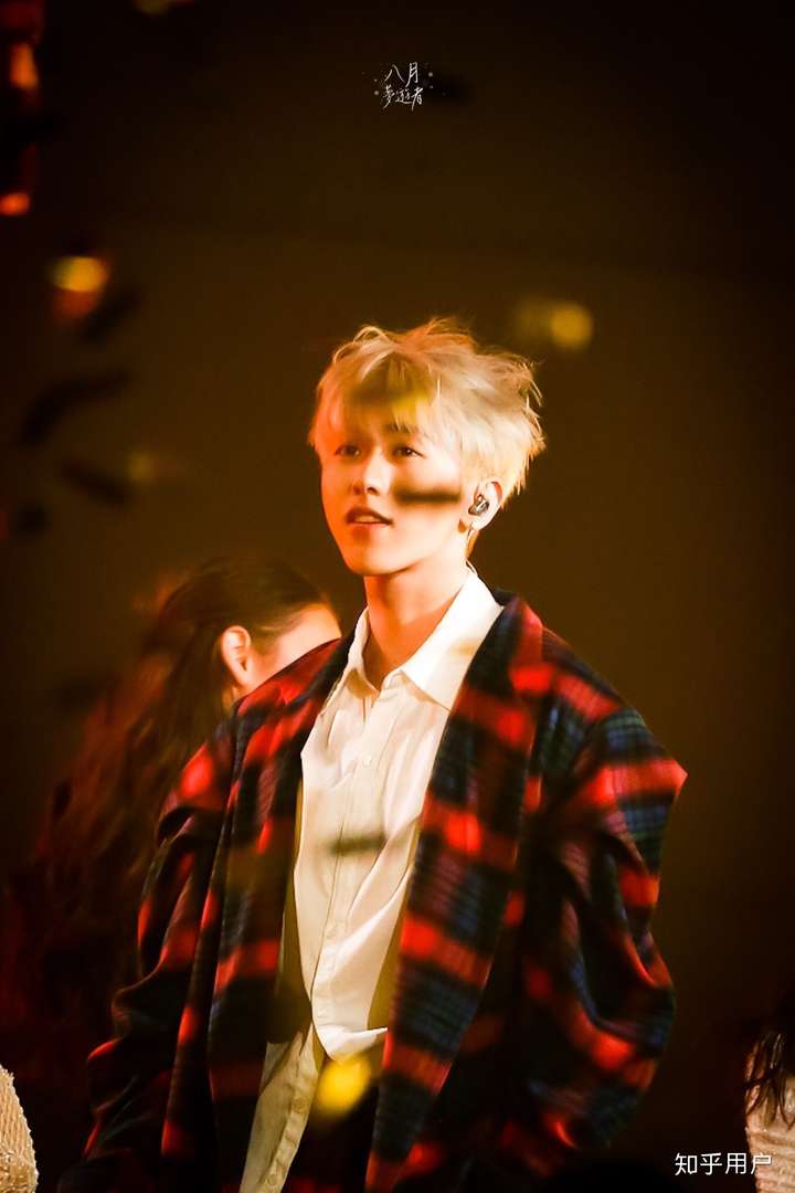 如何评价蔡徐坤《i wanna get love》咪咕汇舞台表演?