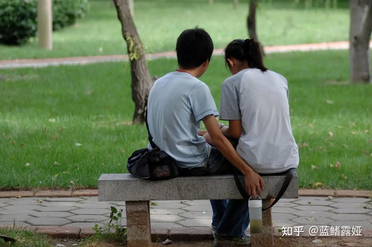 如果孩子早恋，作为家长，你是会想尽办法掐断他的这段关系，还是会做他的恋爱军师？