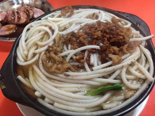带你吃“拉虚”砂锅面，原老马路姐妹砂锅面，目测也是30年+