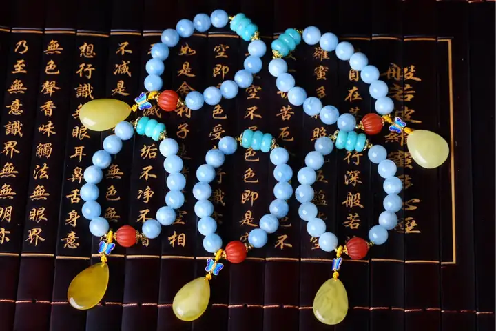 大海一般的宝石，海蓝宝。 