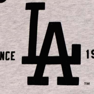 很多不了解美国棒球的朋友,误会以为这是mlb的logo,其实这是纽约洋基