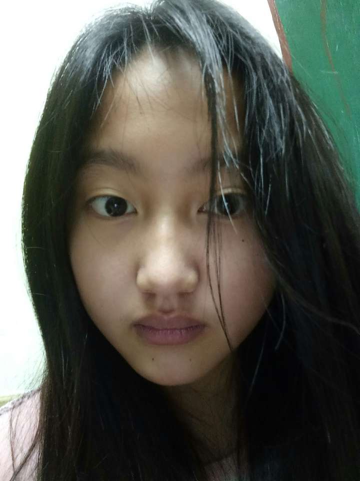 请问那些女孩子用了美颜相机或是美图秀秀,凭什么还说自己是素颜?