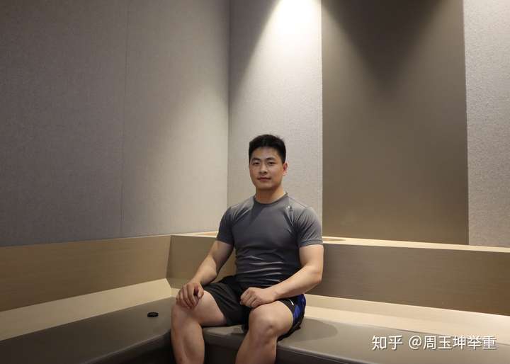 周玉坤,举重运动员.