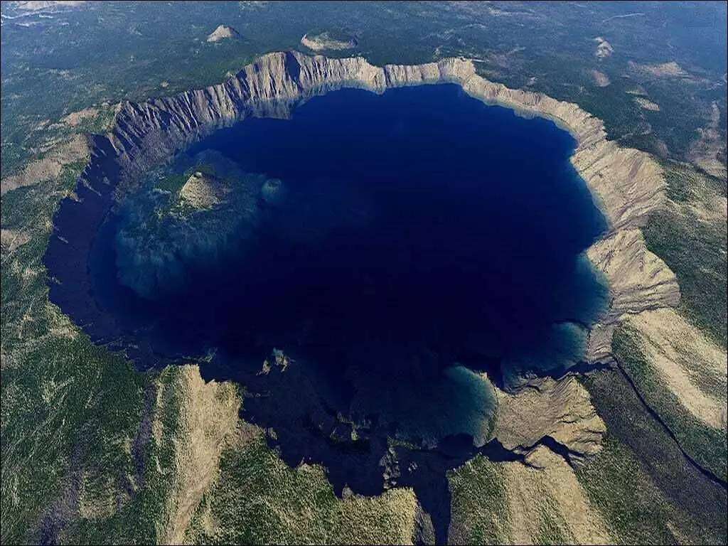 天上掉落的一滴泪 最美火山口湖crater Lake 知乎