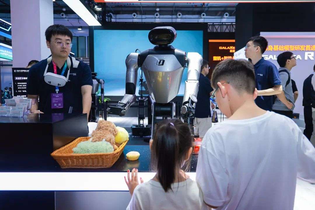 专访星海图赵行：热闹的Demo不等于泛化能力，具身智能胜负仍在数据量