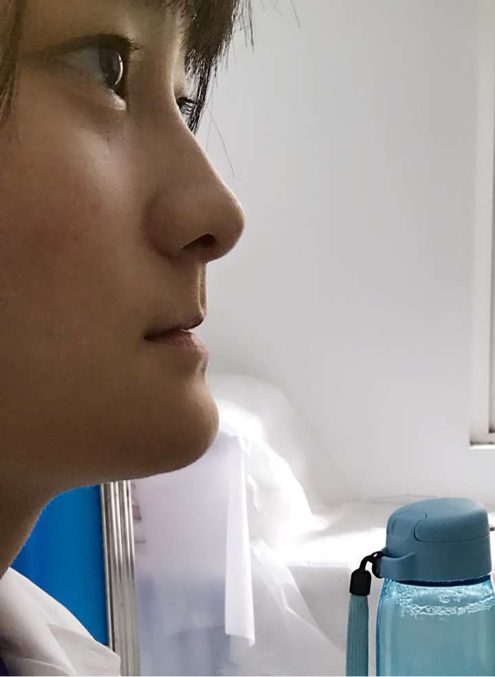 女生下巴突出是为什么很丑有办法改变吗