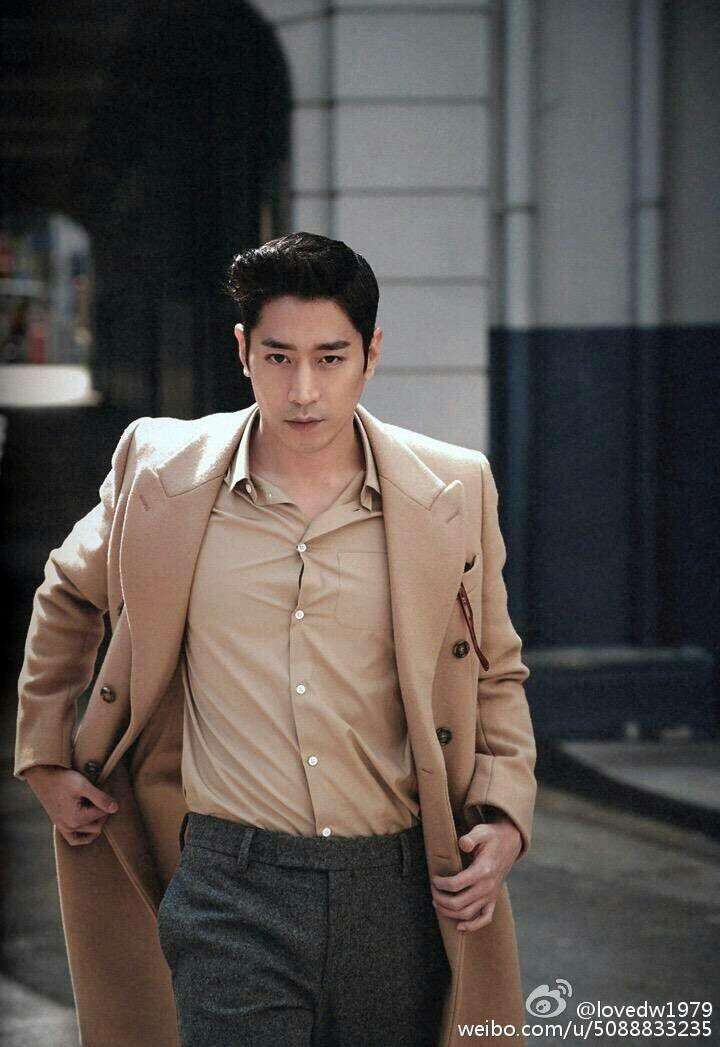 真的把衬衫穿出一个好看的境界.还有苏志燮,孔刘,都是靠一个