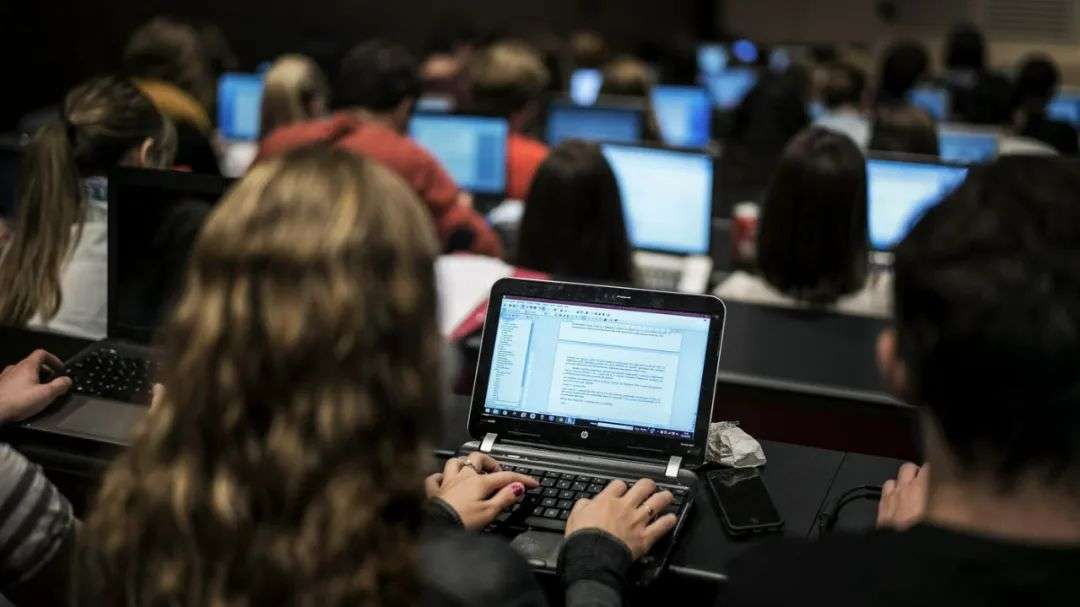 ChatGPT 越用人越傻？ MIT 最新实验揭秘，过度依赖 AI 大脑活跃度显著降低
