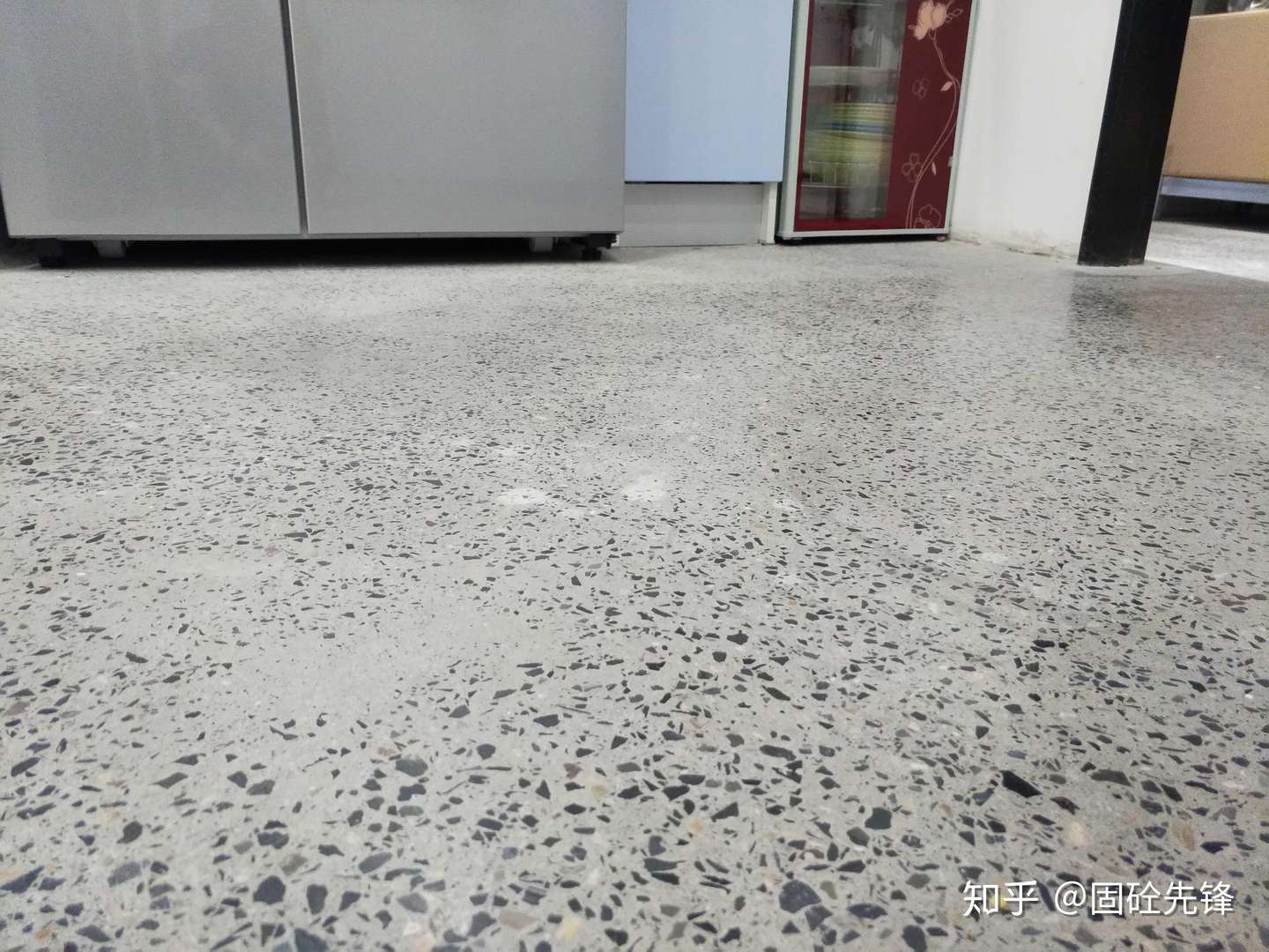 迪卡侬的水泥地面是怎么做出来的 知乎
