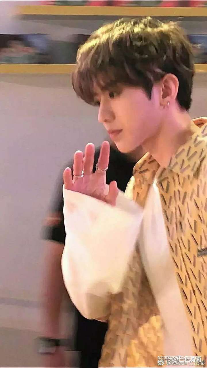 蔡徐坤真的帅吗?