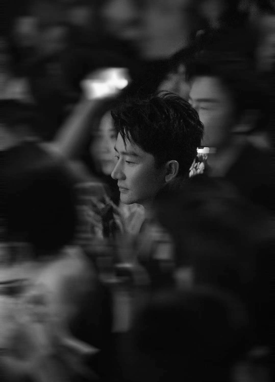 光影无际 的想法: 黄轩时尚大片 | 哈哈,一直说黄轩"身价… - 知乎