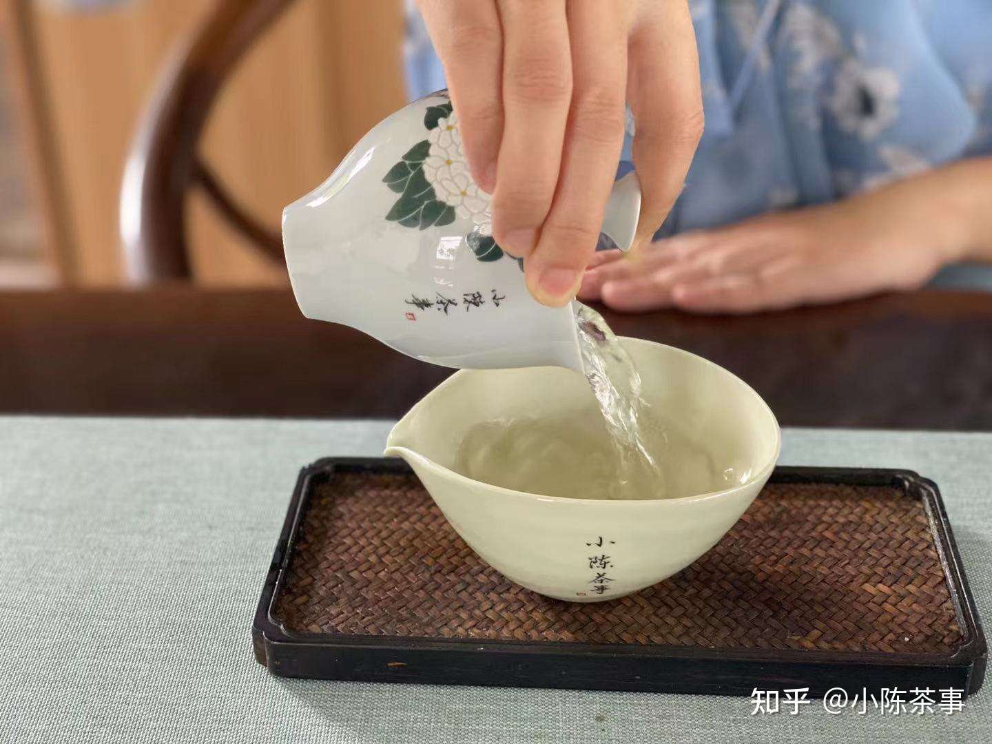 冲泡白茶 红茶 岩茶时 是大壶泡好 还是盖碗泡好 看完这5点 知乎