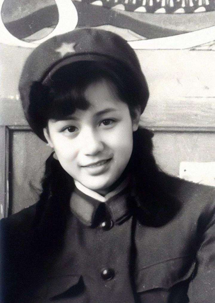 因《康熙王朝》为人熟知的女演员李建群老师去世,如何评价她一生的