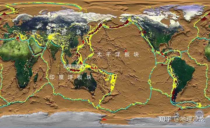 印度尼西亚塞梅鲁火山持续喷发，形成的火山灰柱高达1.2万米