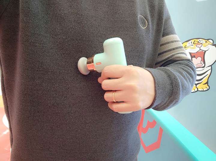 运动随身带,按摩解疲累,野小兽MG10随身筋膜枪体验