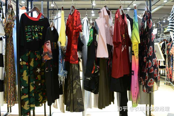 怎么寻找衣服批发渠道