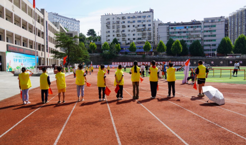 “雏鹰亮眼行动”授牌暨竹山县中小学生悦光明·千里眼大赛正式启动