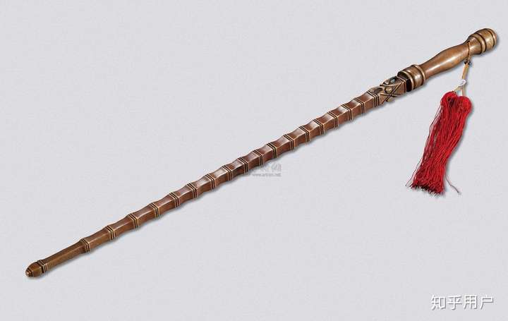 刀划一下一个口子,棍子来一下骨断筋折,为啥古代军队不人手一根铁棍?