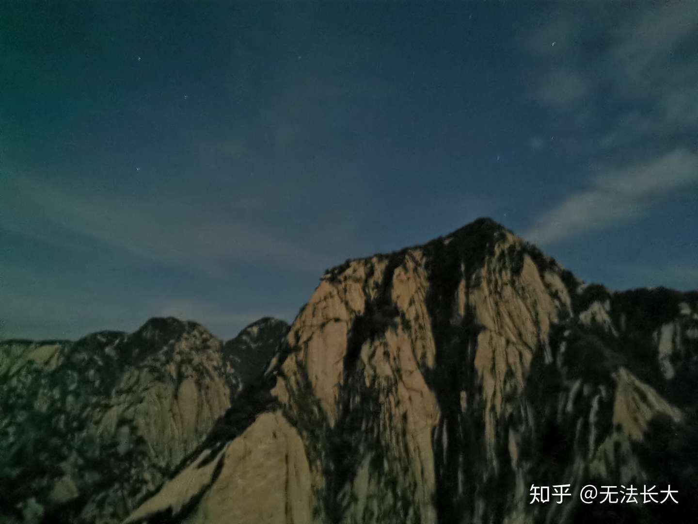 两个穷光蛋 夜爬华山只为一场日出 知乎