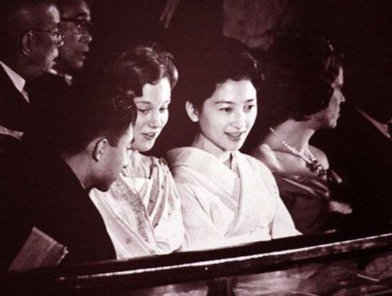 史上最美日本皇后 无双美貌换来59年囚牢般生活