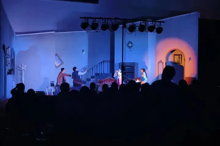 艺韵润心 美育同行 | 塘栖校区高雅艺术进校园话剧展演(图1)