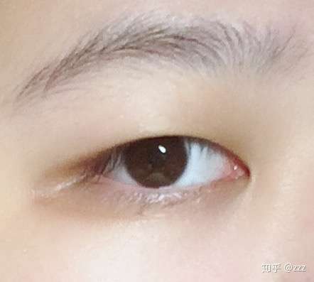 知乎有妹有同眼尾沟深长的妹子鸭!感觉眼妆好难画.