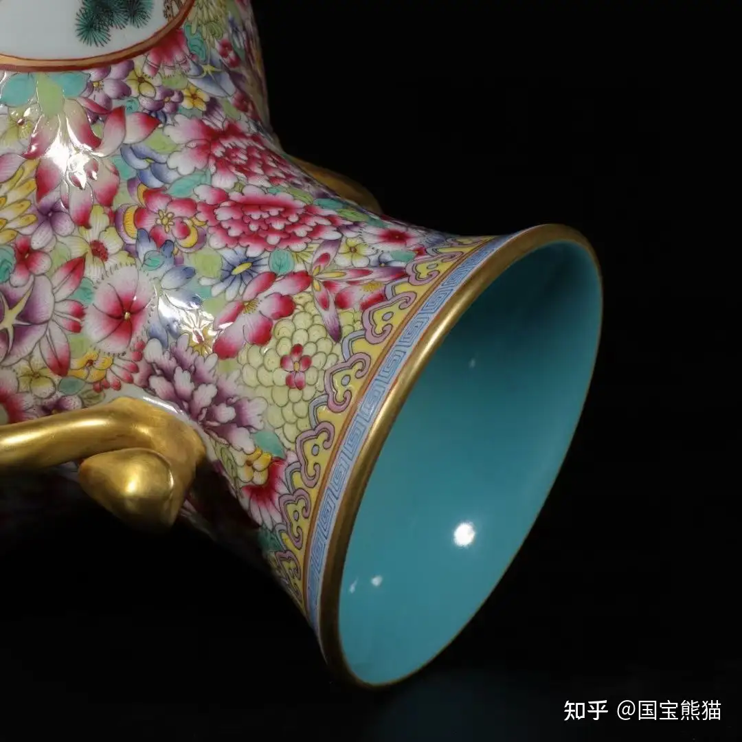 中国大清乾隆年製款薄胎粉彩百花龍文瓶梅瓶N 5949C-