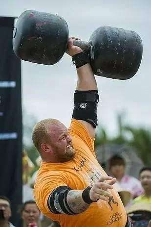 热播美剧《冰与火之歌·权力的游戏》中"魔山"的扮演者哈夫托·布扬松