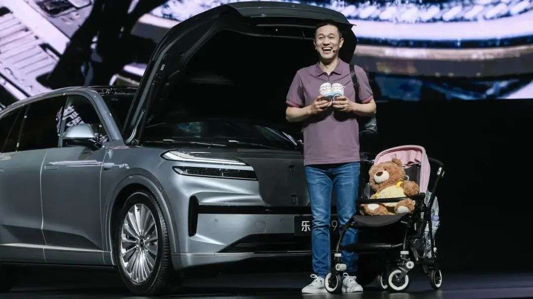 一切竞争，都变成了「AI 竞争」