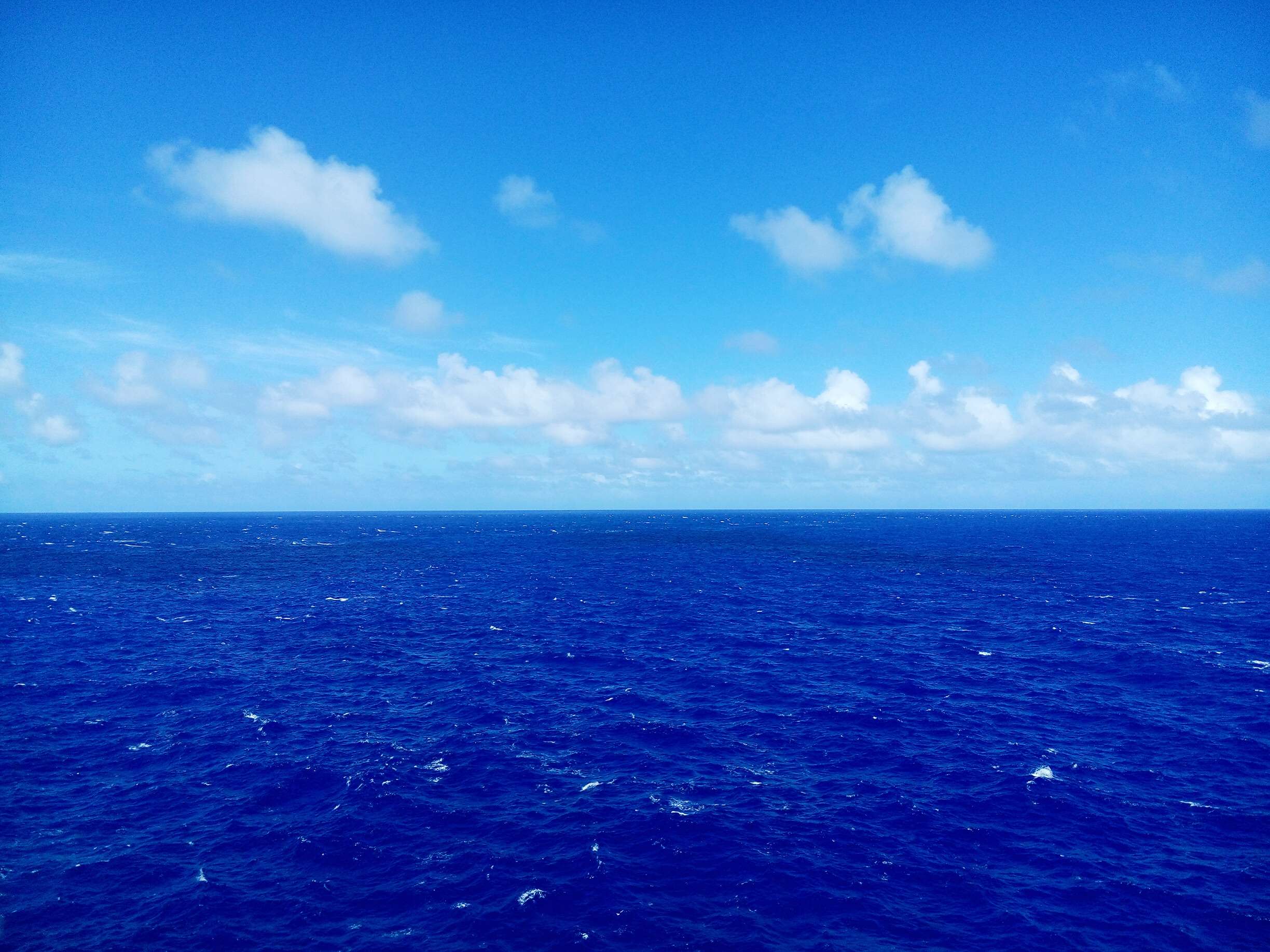 塞班岛的海水原来可以蓝得如此的浓郁深沉.