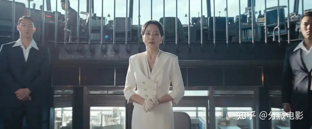 《凶降喜讯》太敢拍，这片对“四国”贴脸开大