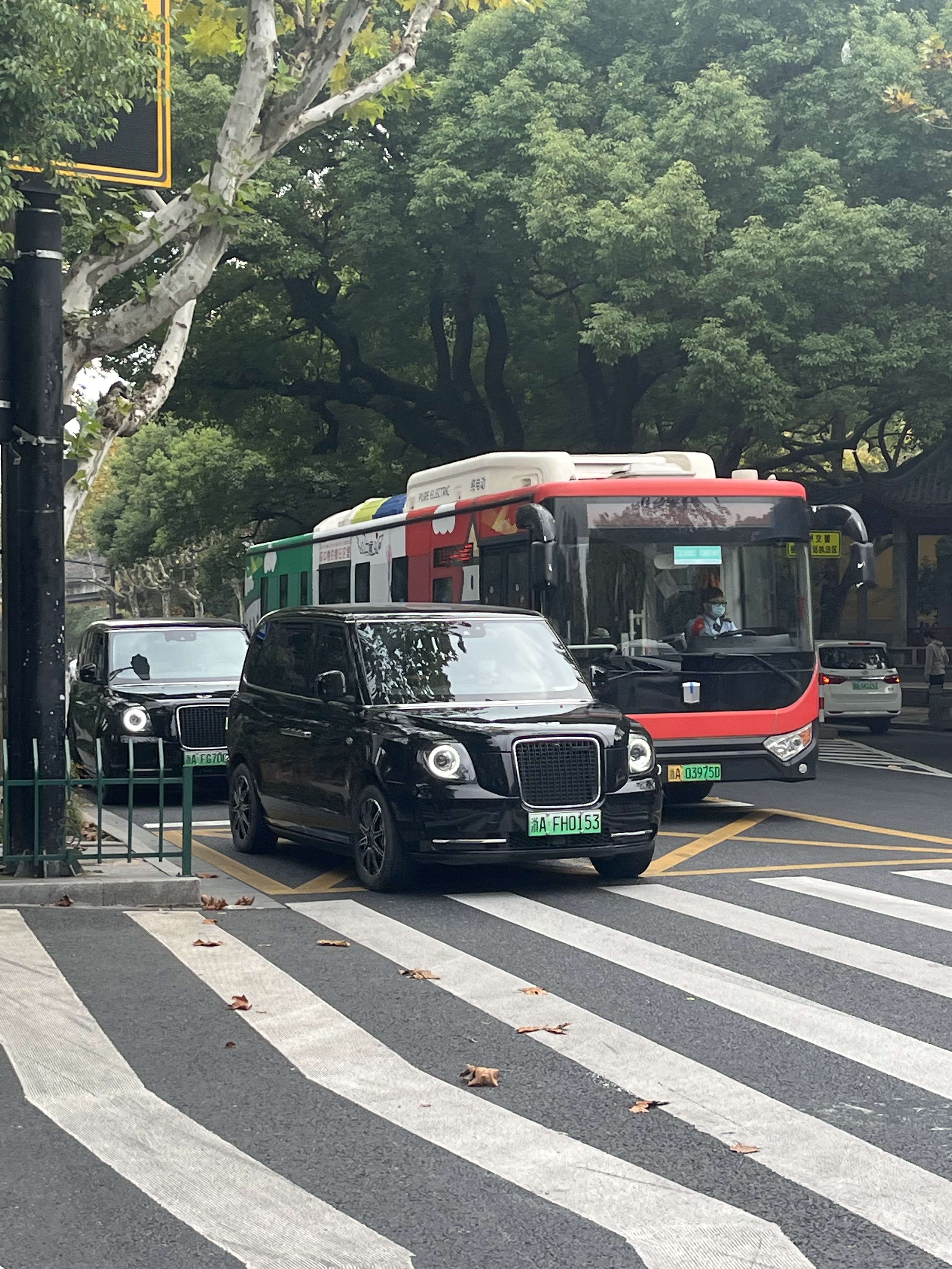 ots-14闪电 的想法: 草,这不伦敦的黑色出租车吗 吉利仿经典… - 知乎