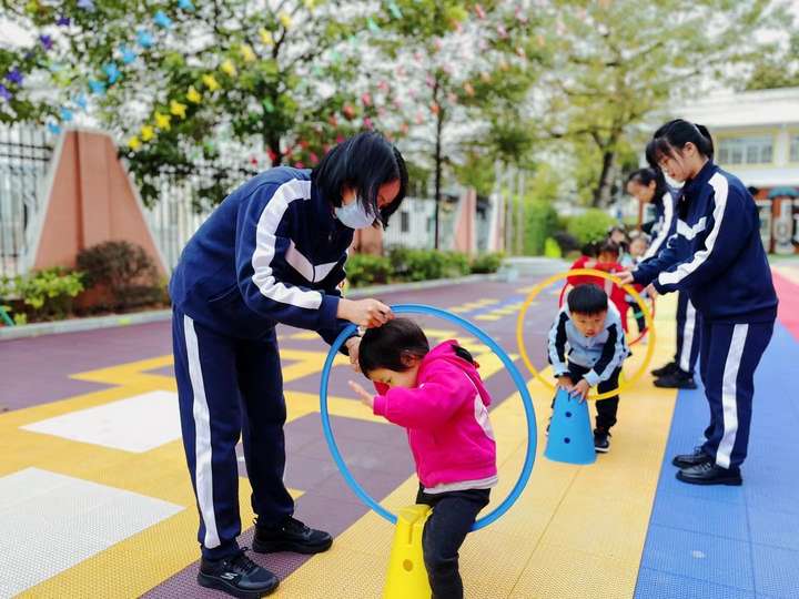 在游乐中提高自主学习能力，珠海市香洲区彩虹蜗牛幼儿园致力培养孩子创造力