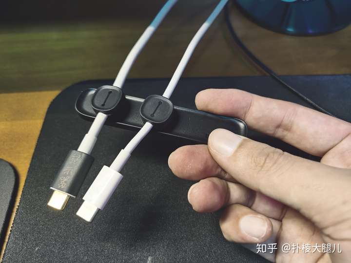 正义的桌面数据线磁吸收纳diy