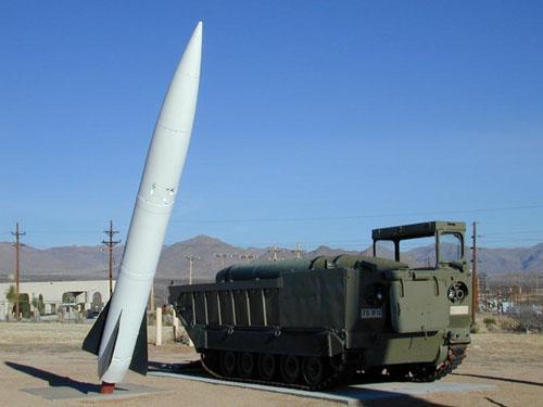 雷神公司的 长矛( pike)微型导弹,可使用m320榴弹发射器发射