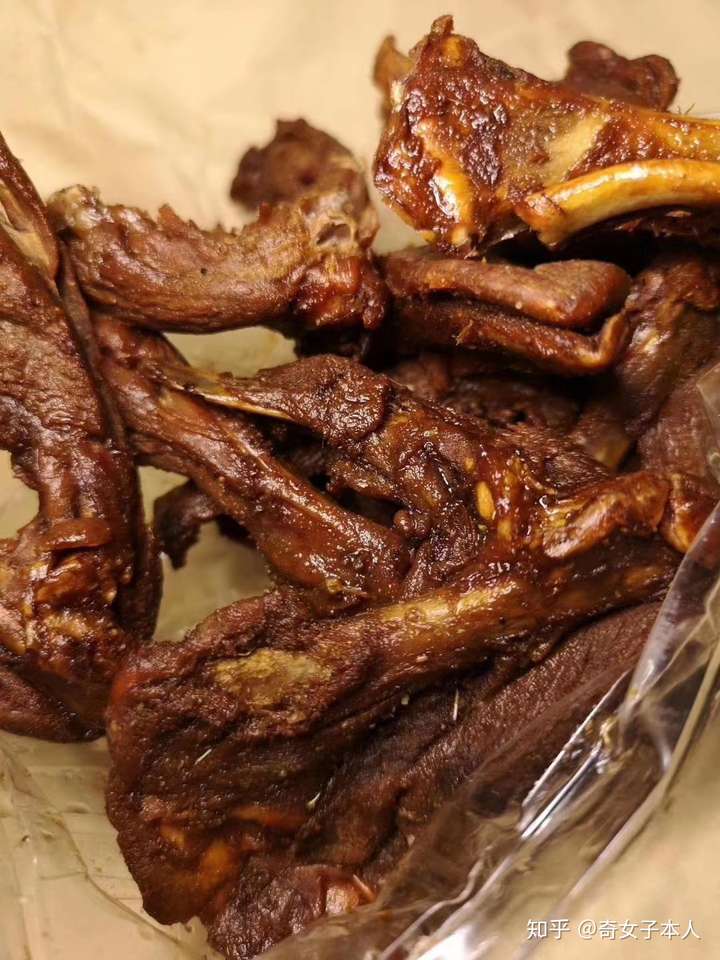 风干鸭锁骨啊 好吃到哭了好吗 而且因为是风干的能吃的人都说明牙口巨
