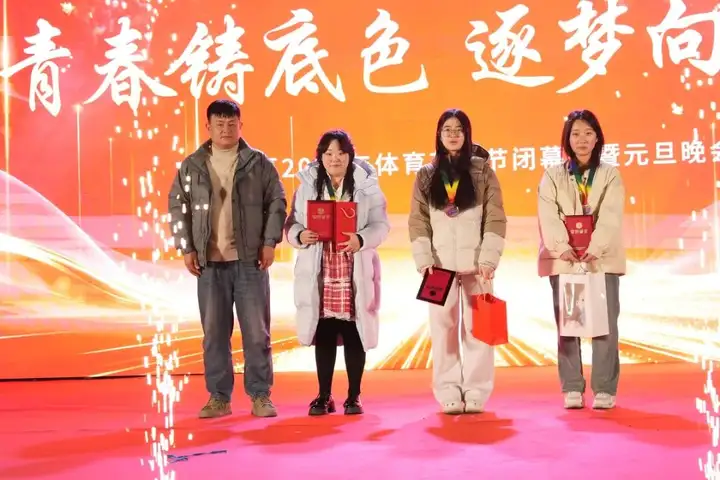 浙江省广播电视中等专业学校富阳校区羽毛球赛圆满落幕!(图6) 浙江省广播电视中等专业学校富阳校区羽毛球赛圆满落幕!(图6)