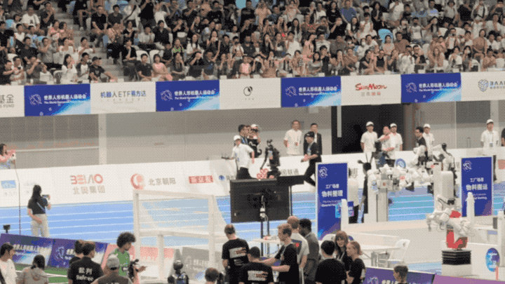 中国足球还是靠机器人吧！首届机器人运动会闭幕：票价终究保守了