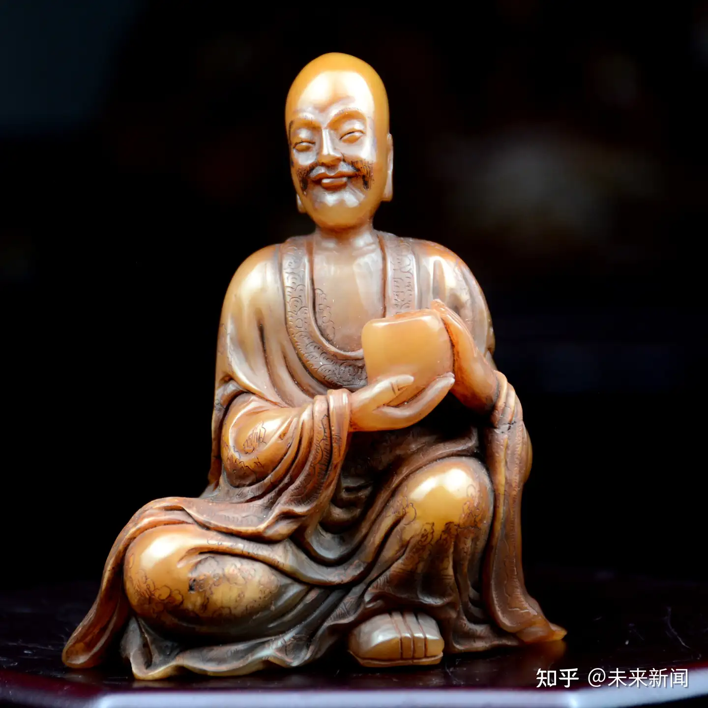全球首次！寿山石收藏家黄坚展出清代早期寿山石雕作品《十八罗汉 
