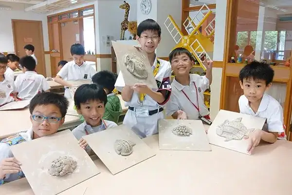 蓝莓评测|选择香港教育,能给孩子一个更好的未来吗?(没孩子也值得一看)-蓝莓评测