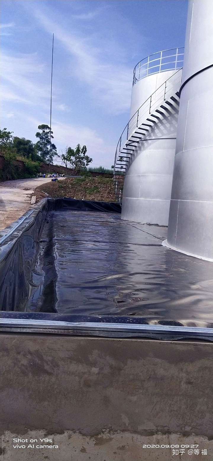 图说2mmhdpe土工膜在储油罐防渗施工的几点细节