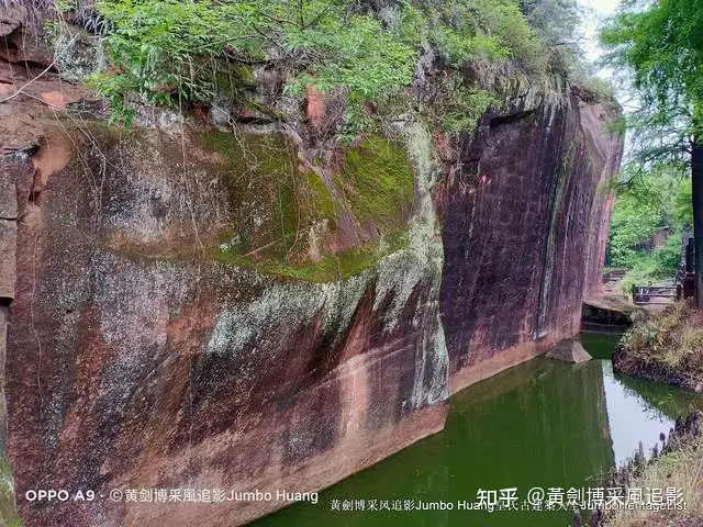 艸】 巌型 断崖風景石 時代石 幅7.7センチ 水石 24sep6-