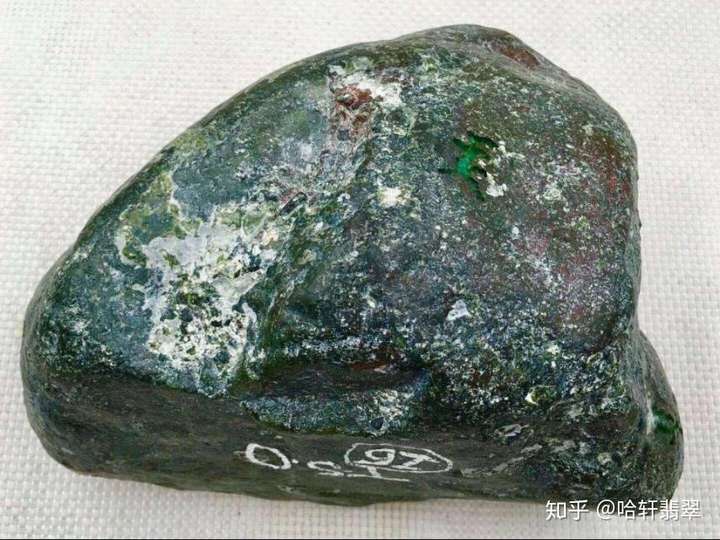 会卡的青蛙皮翡翠原石你认识吗