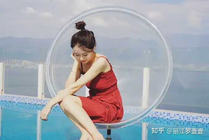 去云南玩一个星期报团多少钱?