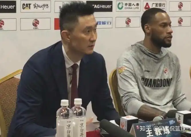 征战客场，杜峰指导为何带着好几箱水果呢？